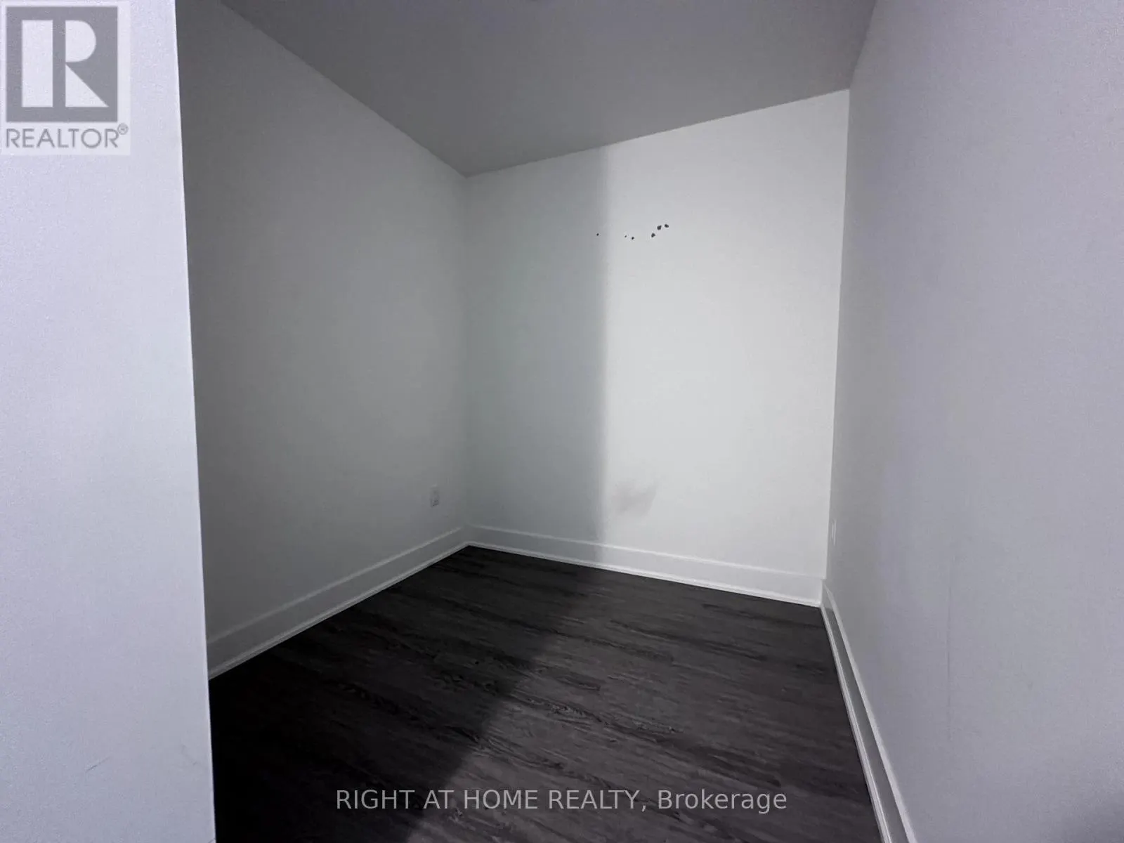 015 - 185 DEERFIELD ROAD