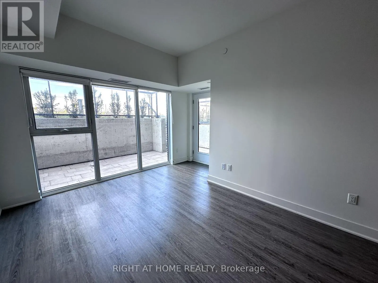 015 - 185 DEERFIELD ROAD