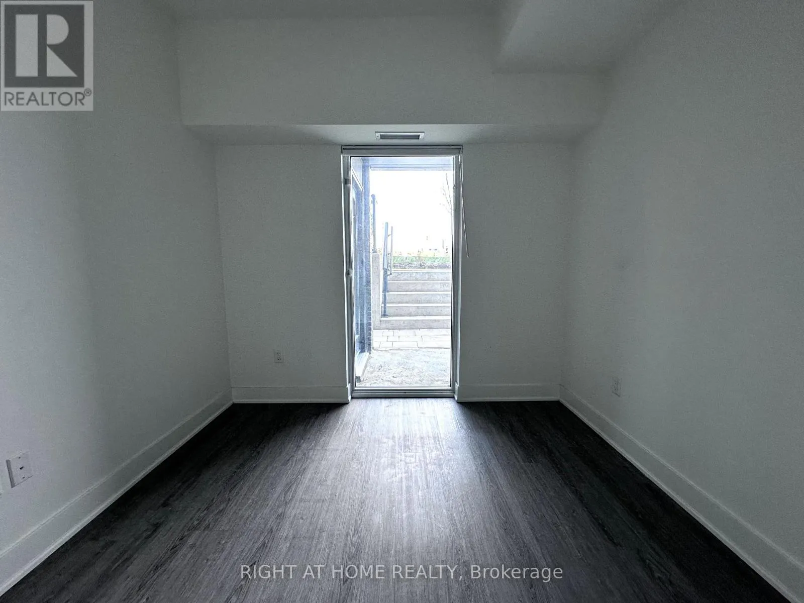 015 - 185 DEERFIELD ROAD