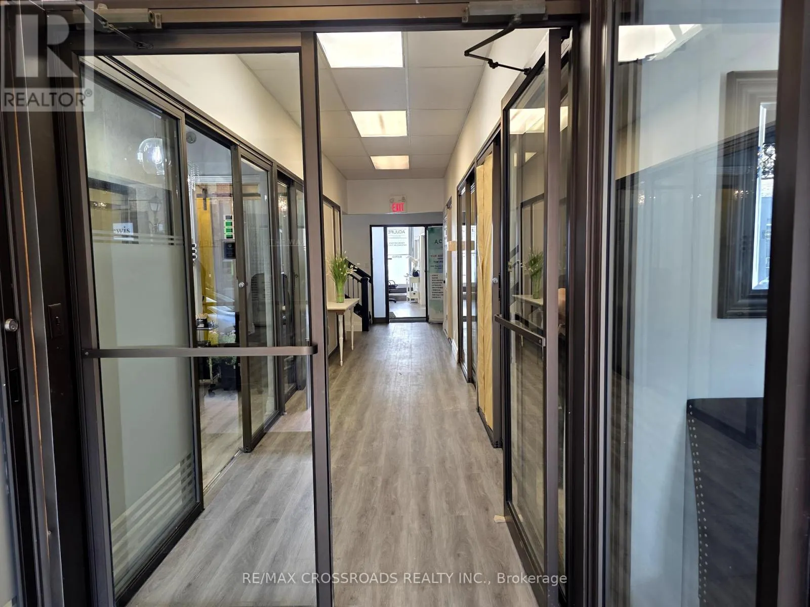 4 - 15221 YONGE STREET