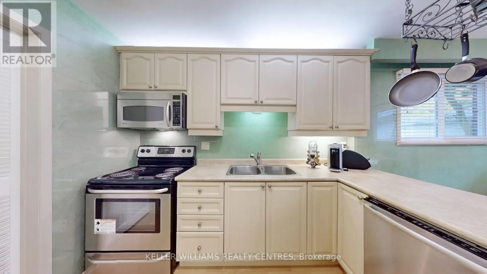 22 CORAL HARBOUR CRESCENT