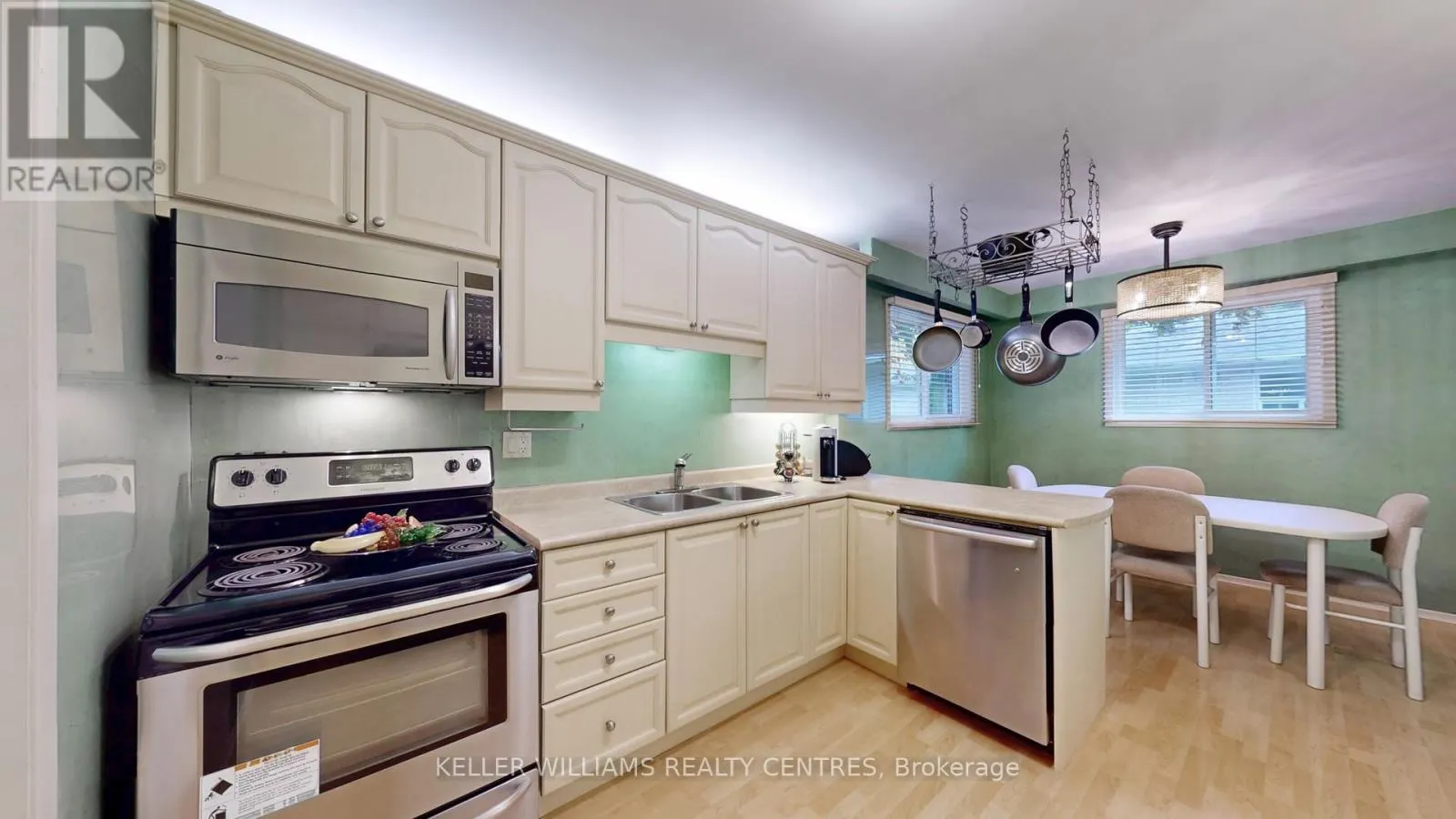 22 CORAL HARBOUR CRESCENT