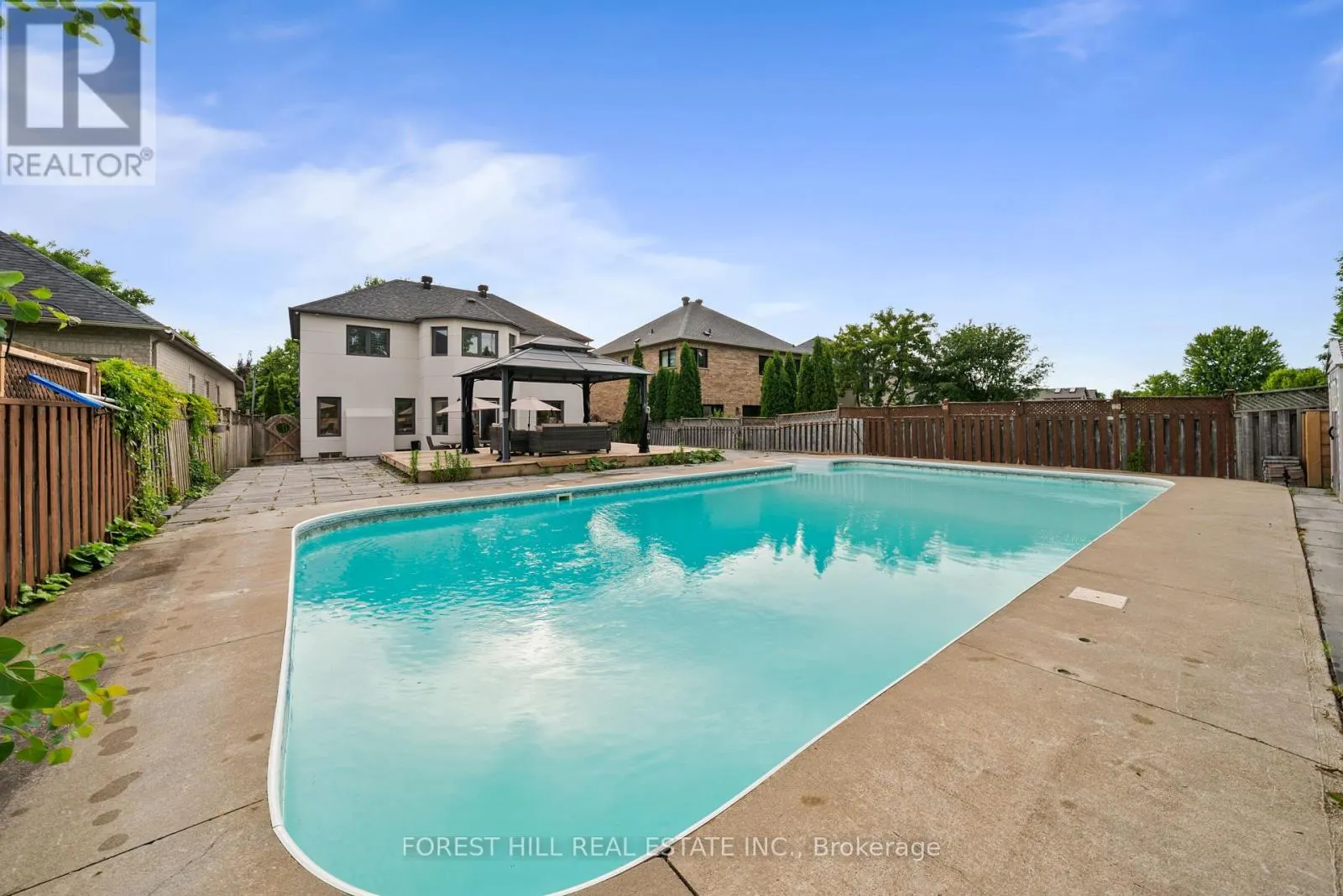 35 BENVILLE CRESCENT