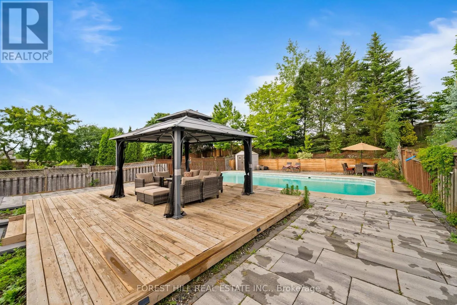 35 BENVILLE CRESCENT