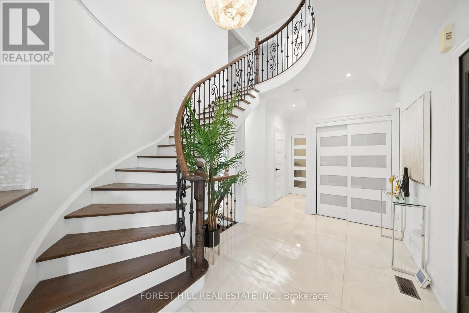 35 BENVILLE CRESCENT