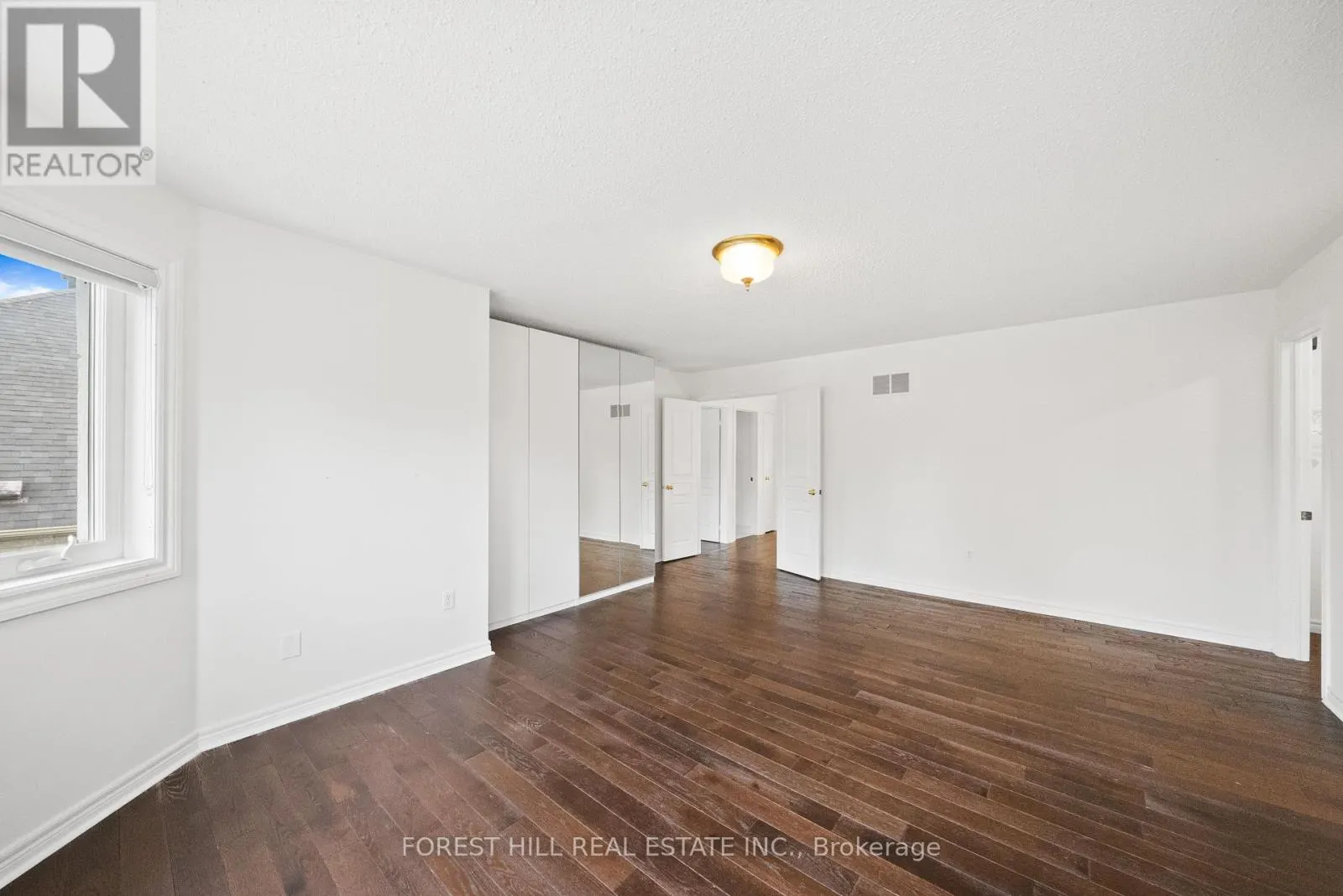 35 BENVILLE CRESCENT