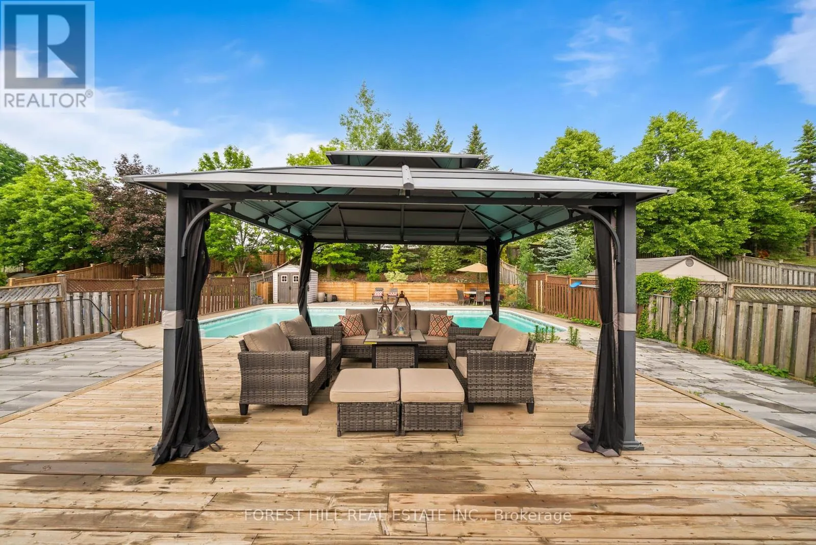 35 BENVILLE CRESCENT