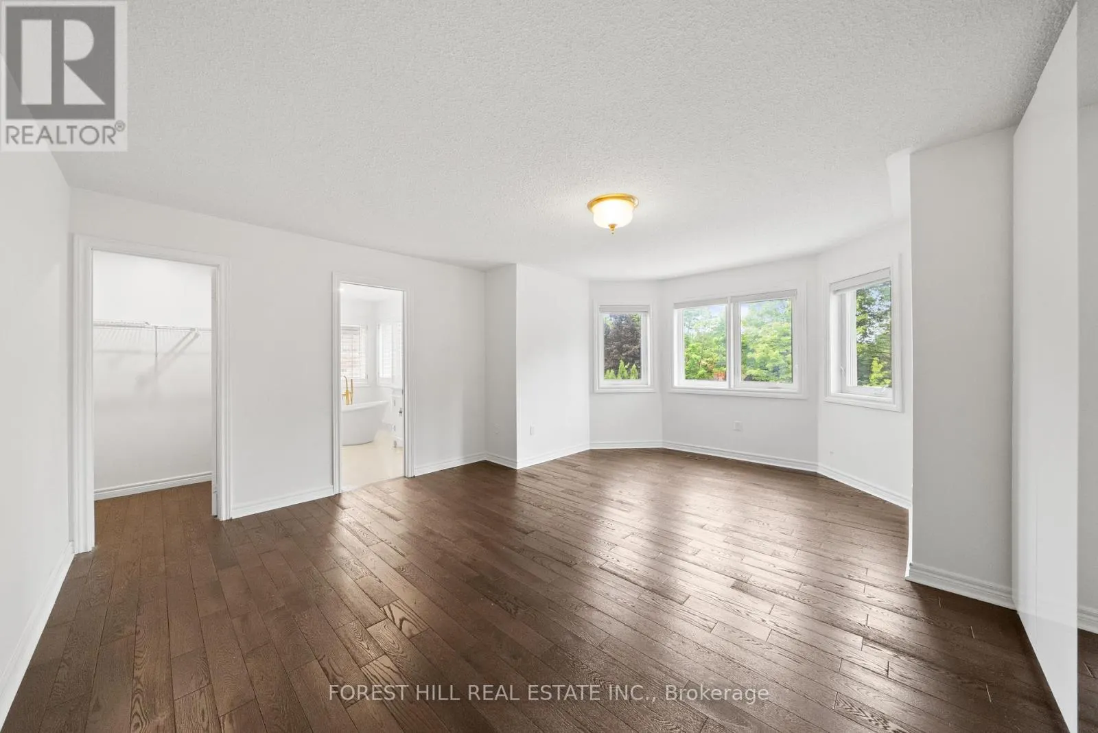35 BENVILLE CRESCENT
