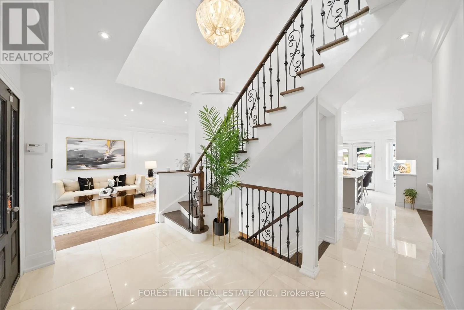 35 BENVILLE CRESCENT