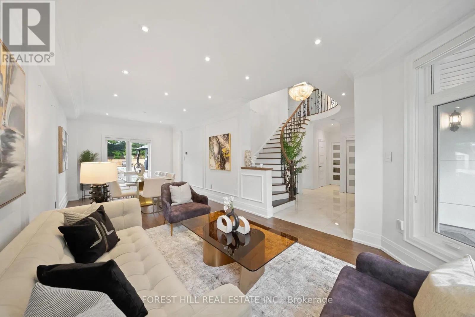 35 BENVILLE CRESCENT