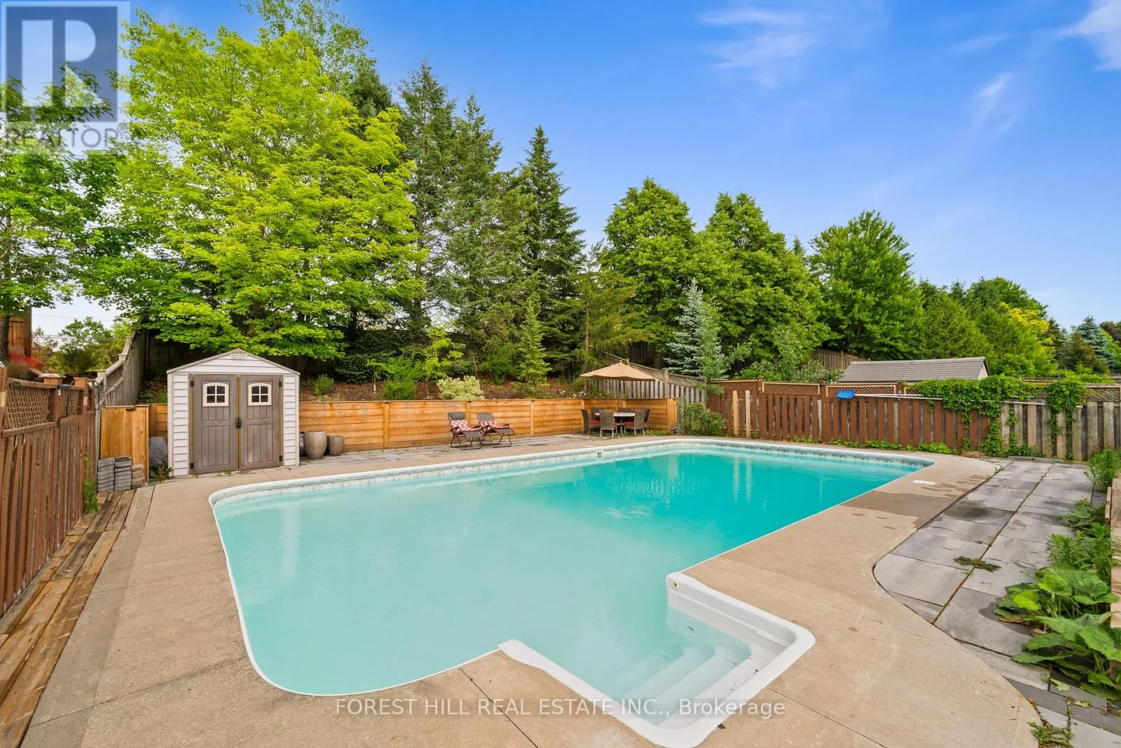 35 BENVILLE CRESCENT