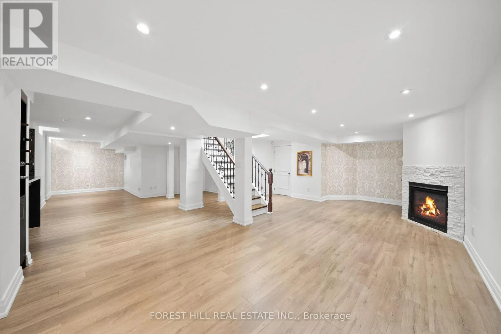 35 BENVILLE CRESCENT
