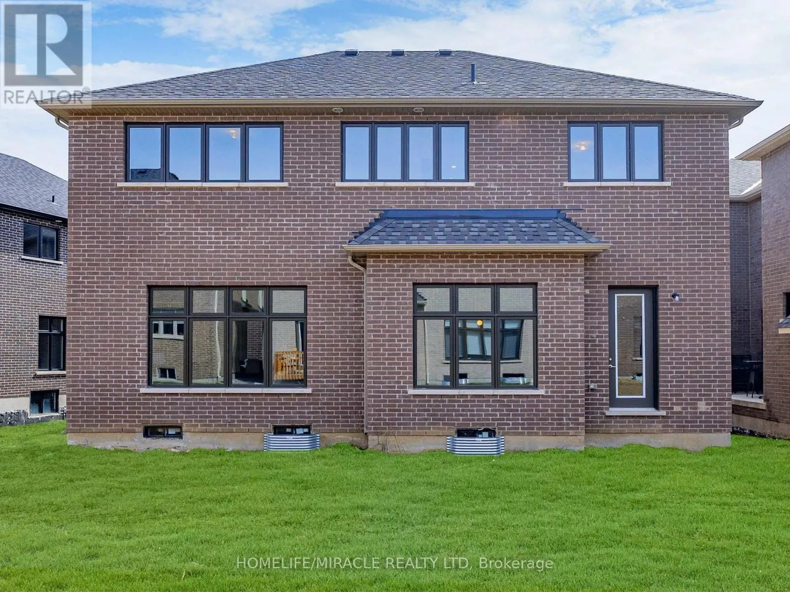 25 JOINER CIRCLE