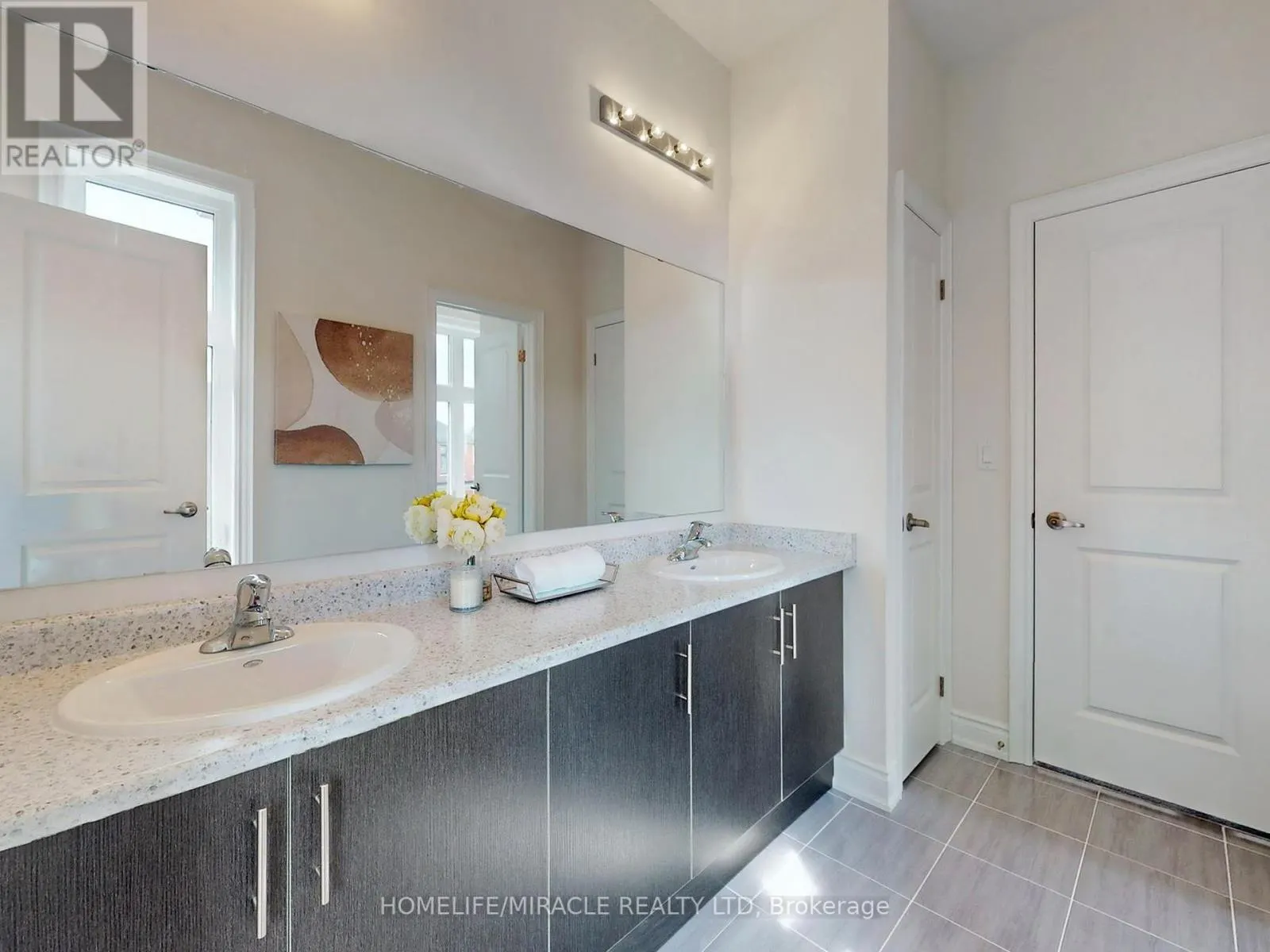 25 JOINER CIRCLE