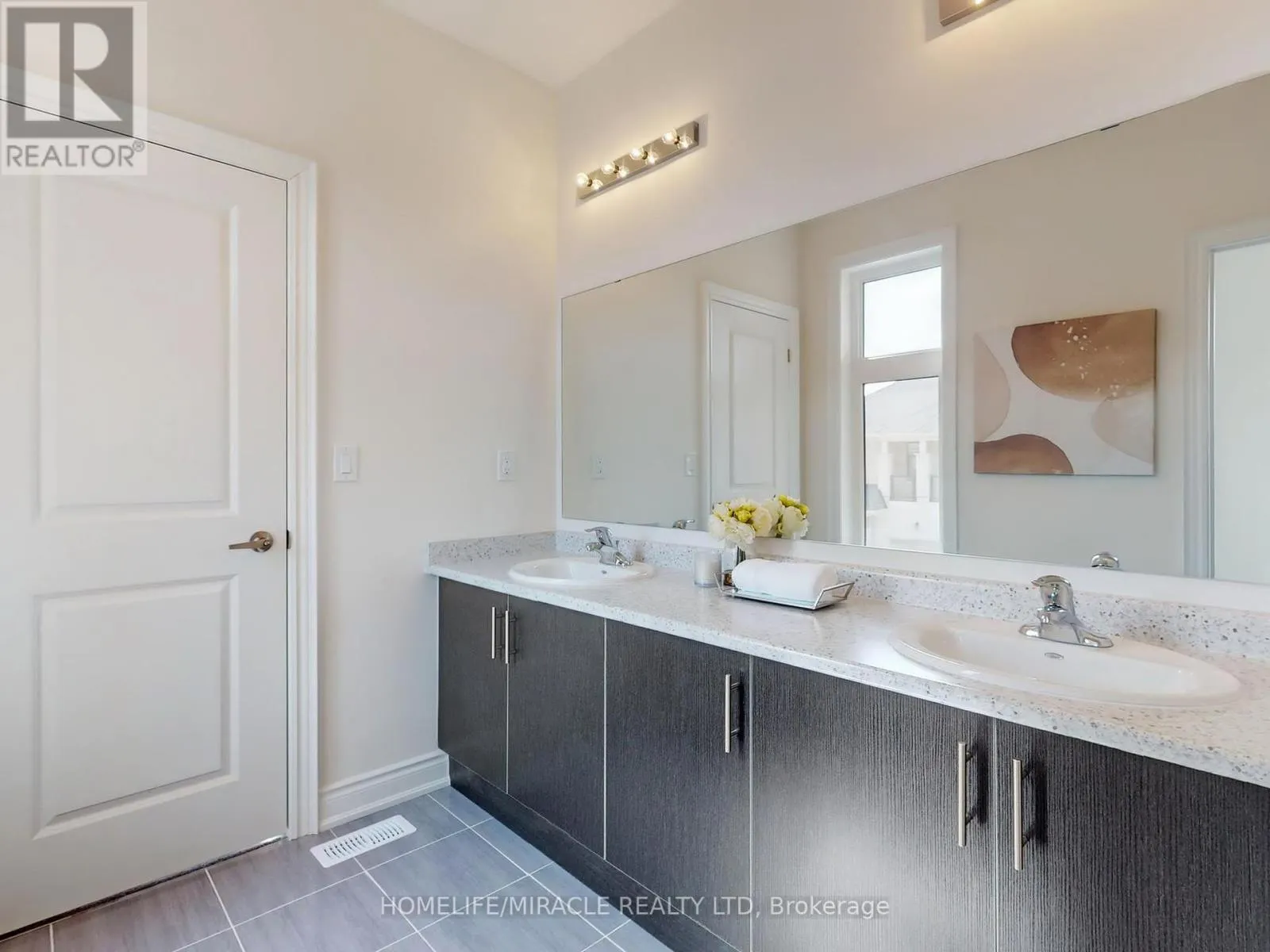 25 JOINER CIRCLE