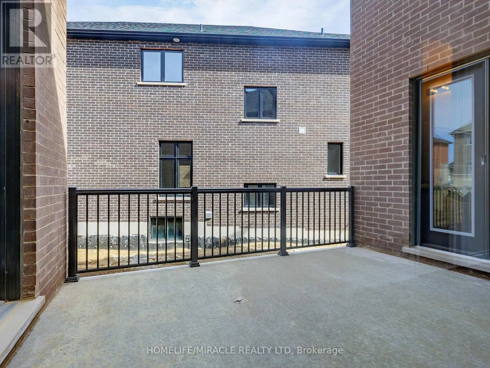 25 JOINER CIRCLE