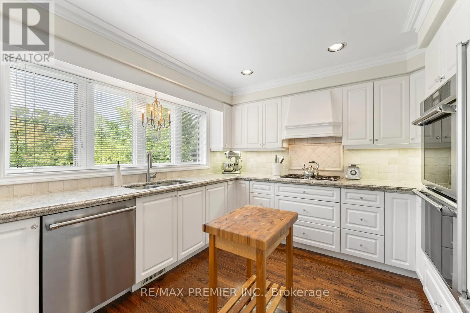 82 JULES AVENUE