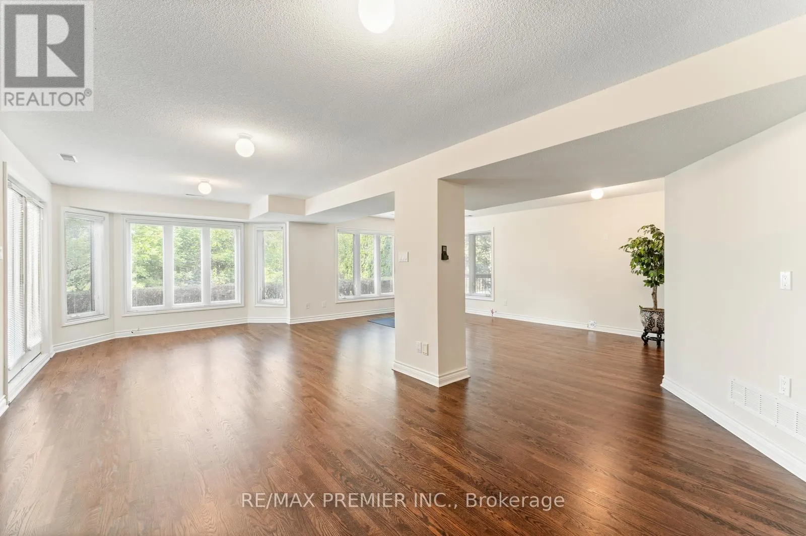 82 JULES AVENUE
