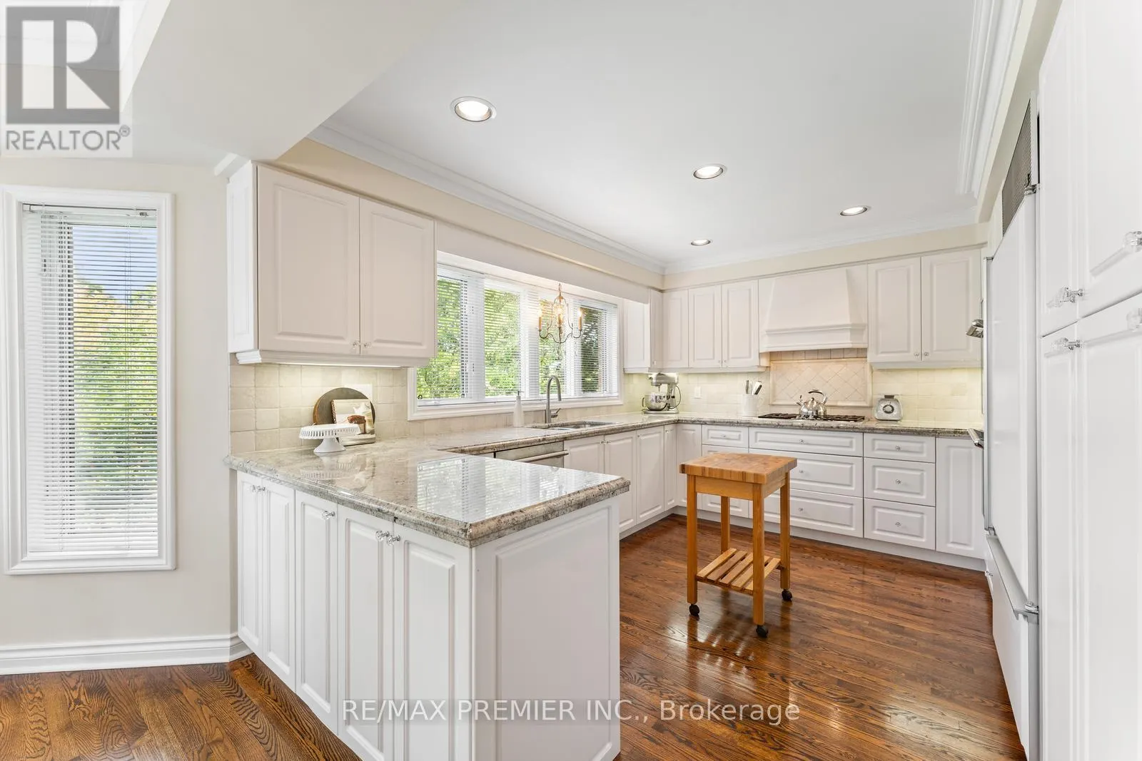 82 JULES AVENUE