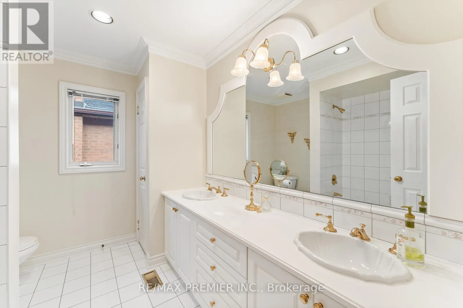 82 JULES AVENUE