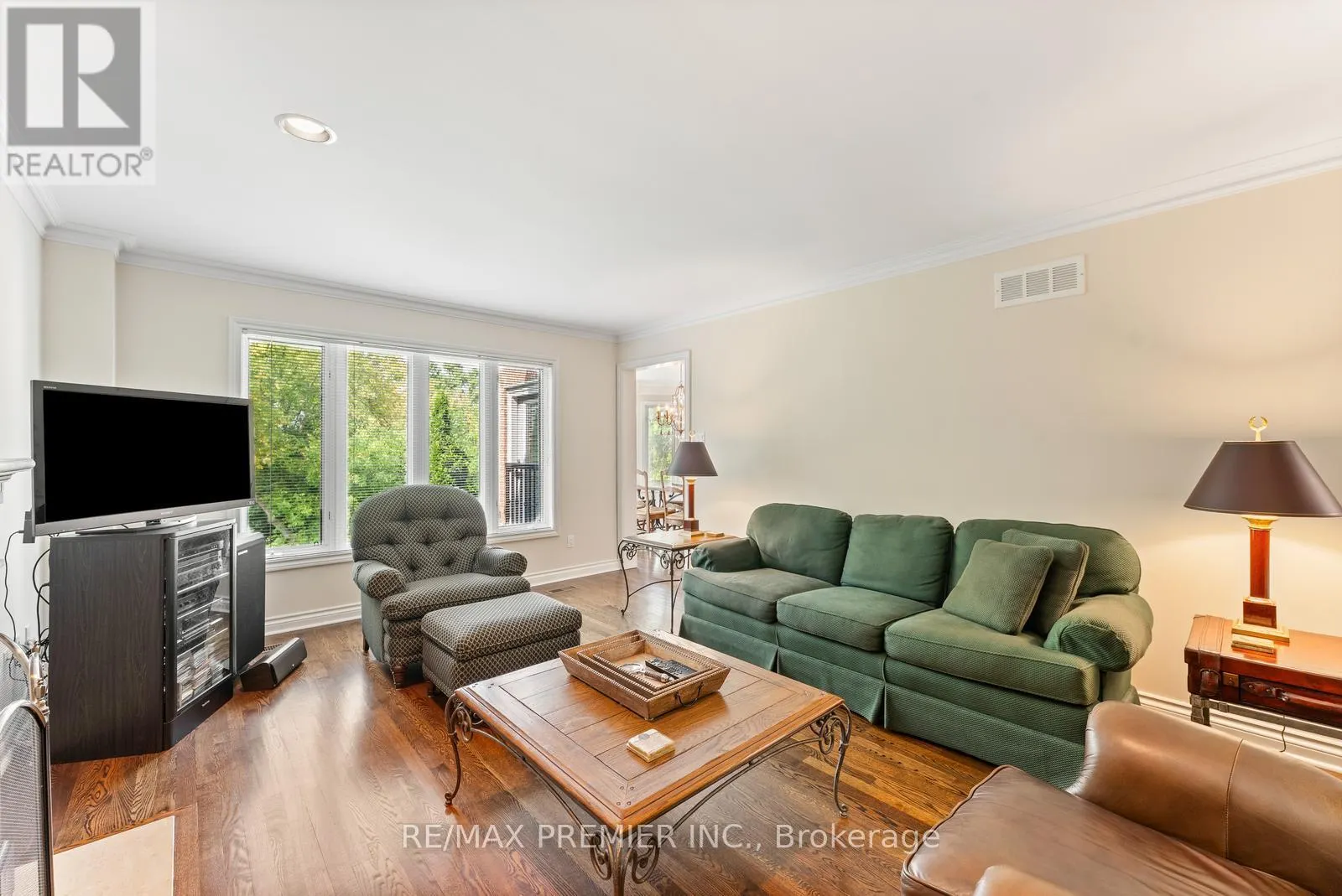 82 JULES AVENUE