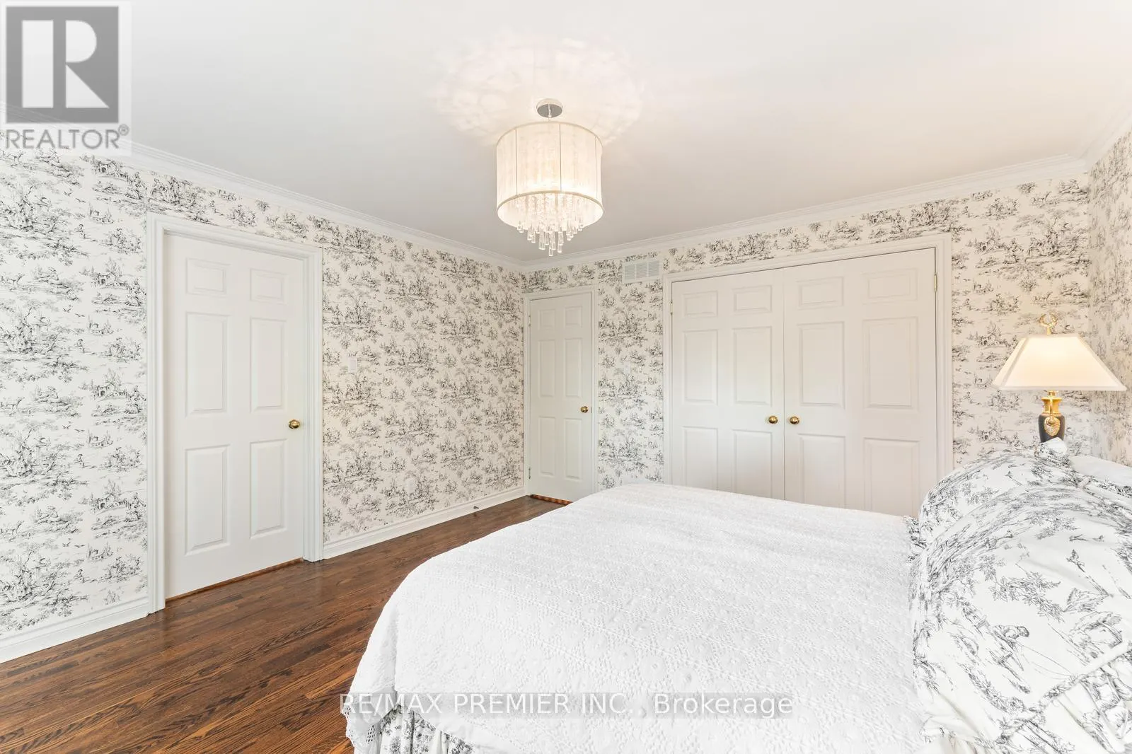 82 JULES AVENUE