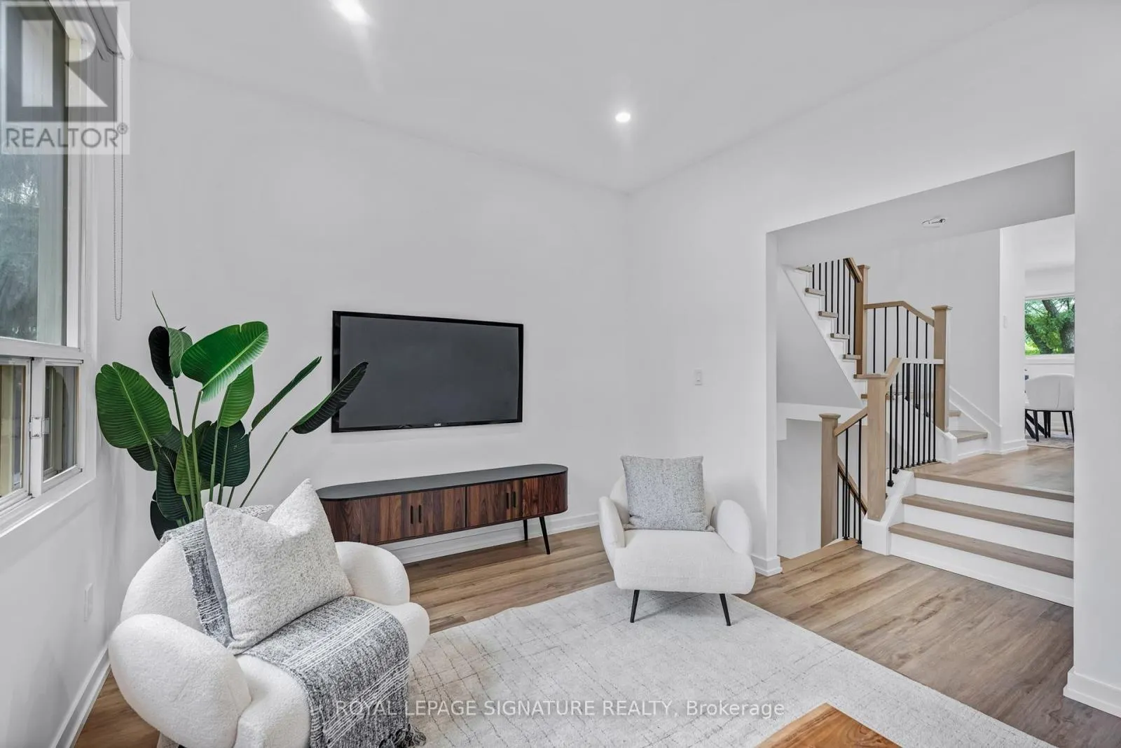 6 - 67 POPLAR CRESCENT
