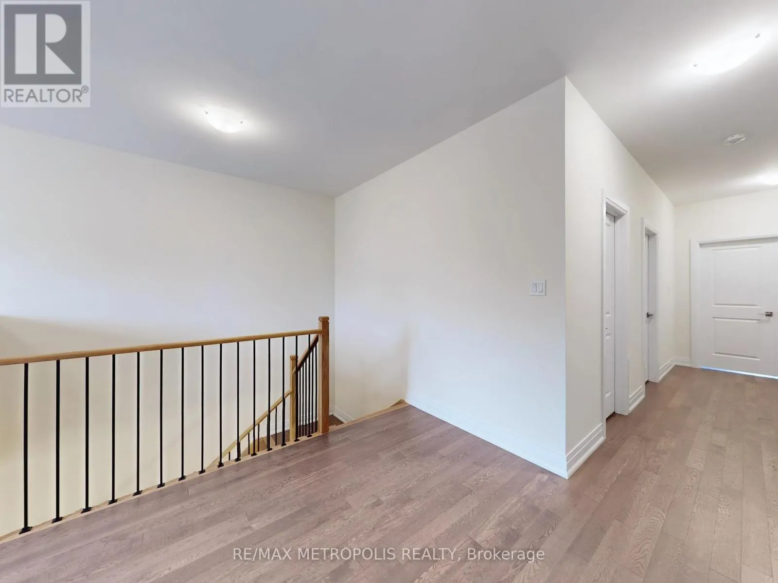MAIN - 21 LA REINE AVENUE