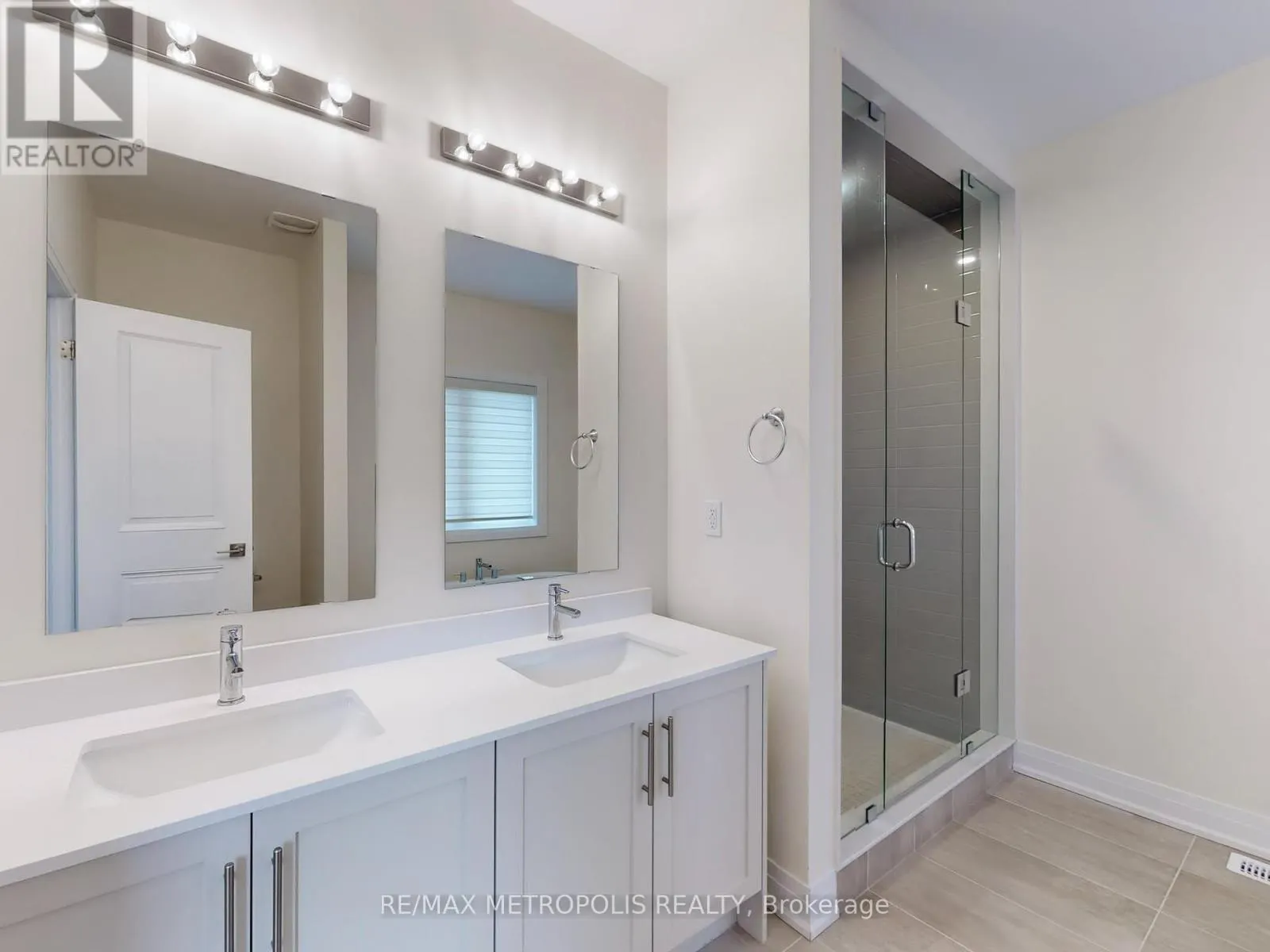 MAIN - 21 LA REINE AVENUE