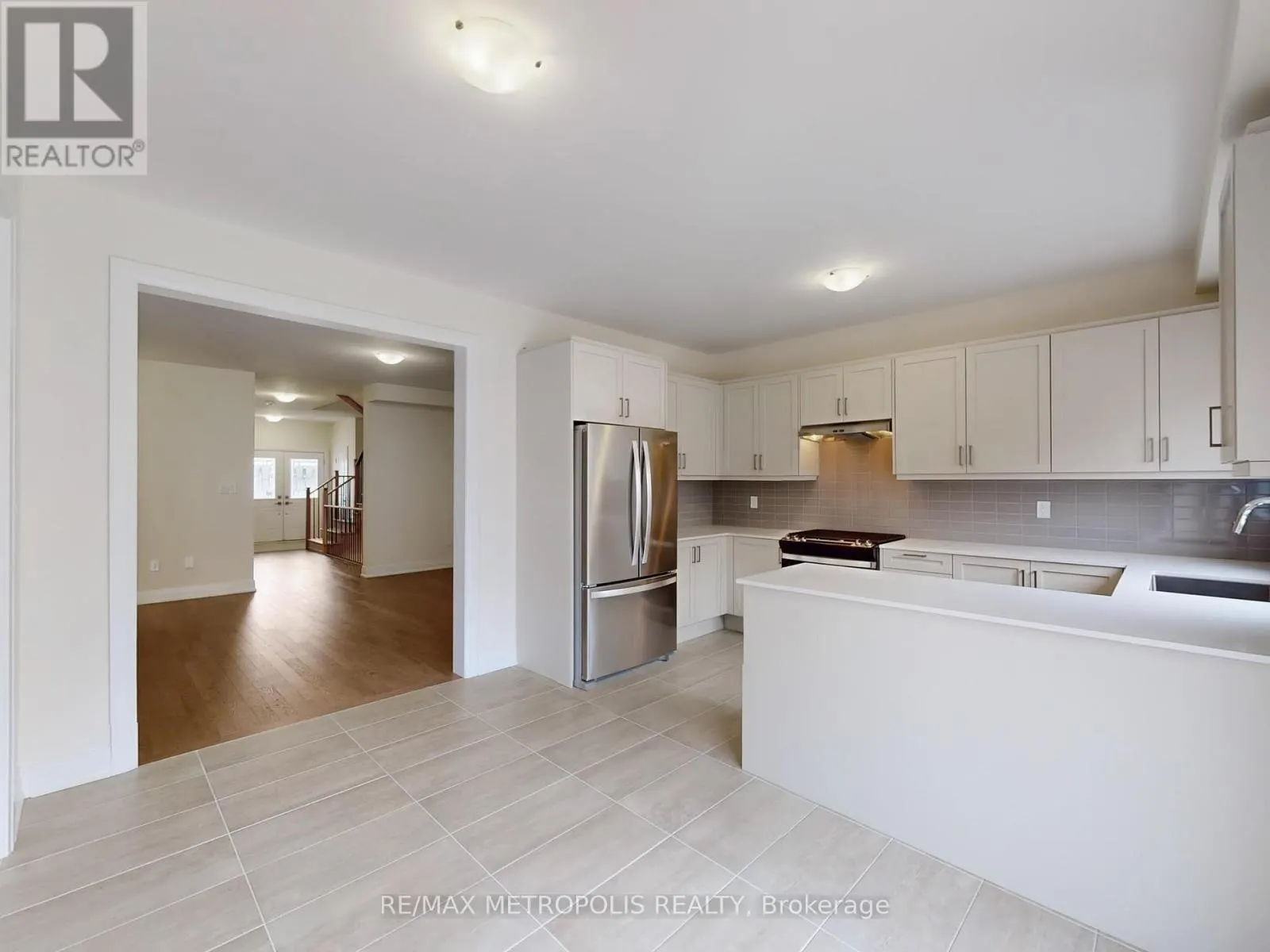 MAIN - 21 LA REINE AVENUE