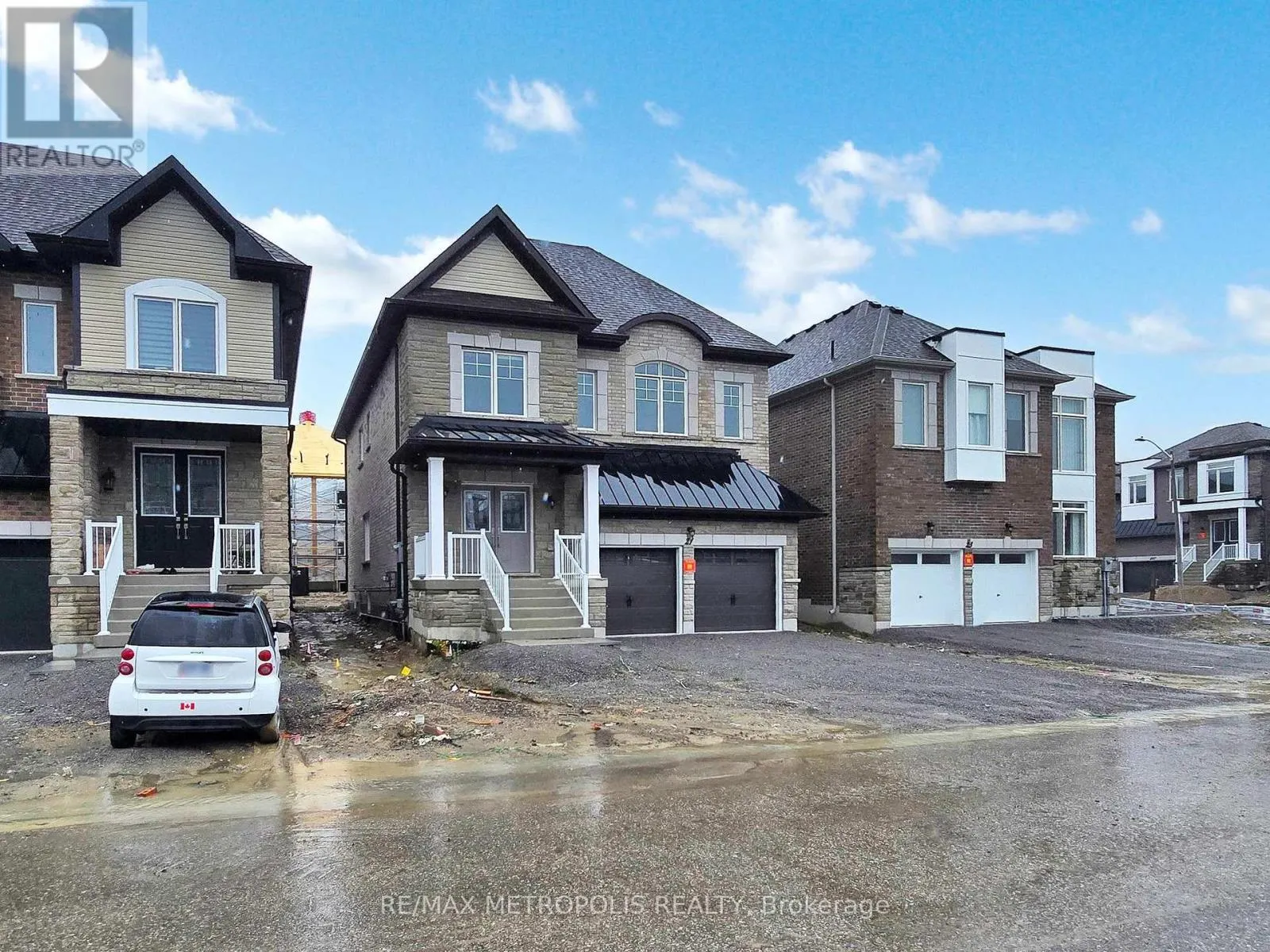 MAIN - 21 LA REINE AVENUE