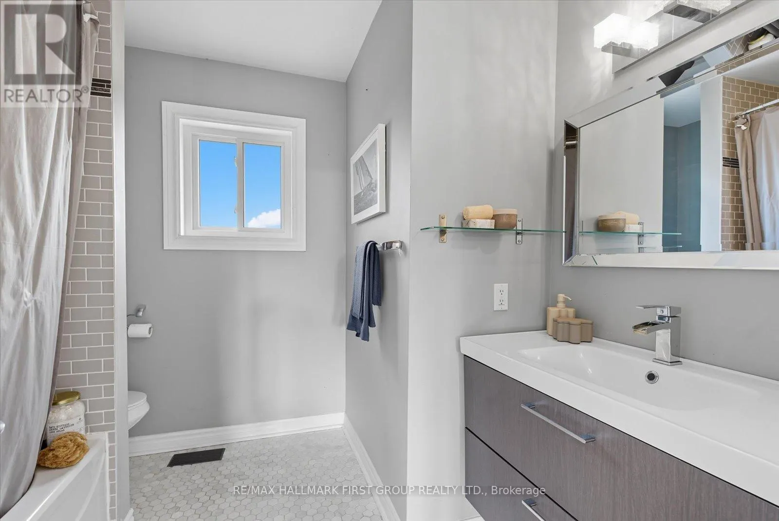 37 ENZO CRESCENT
