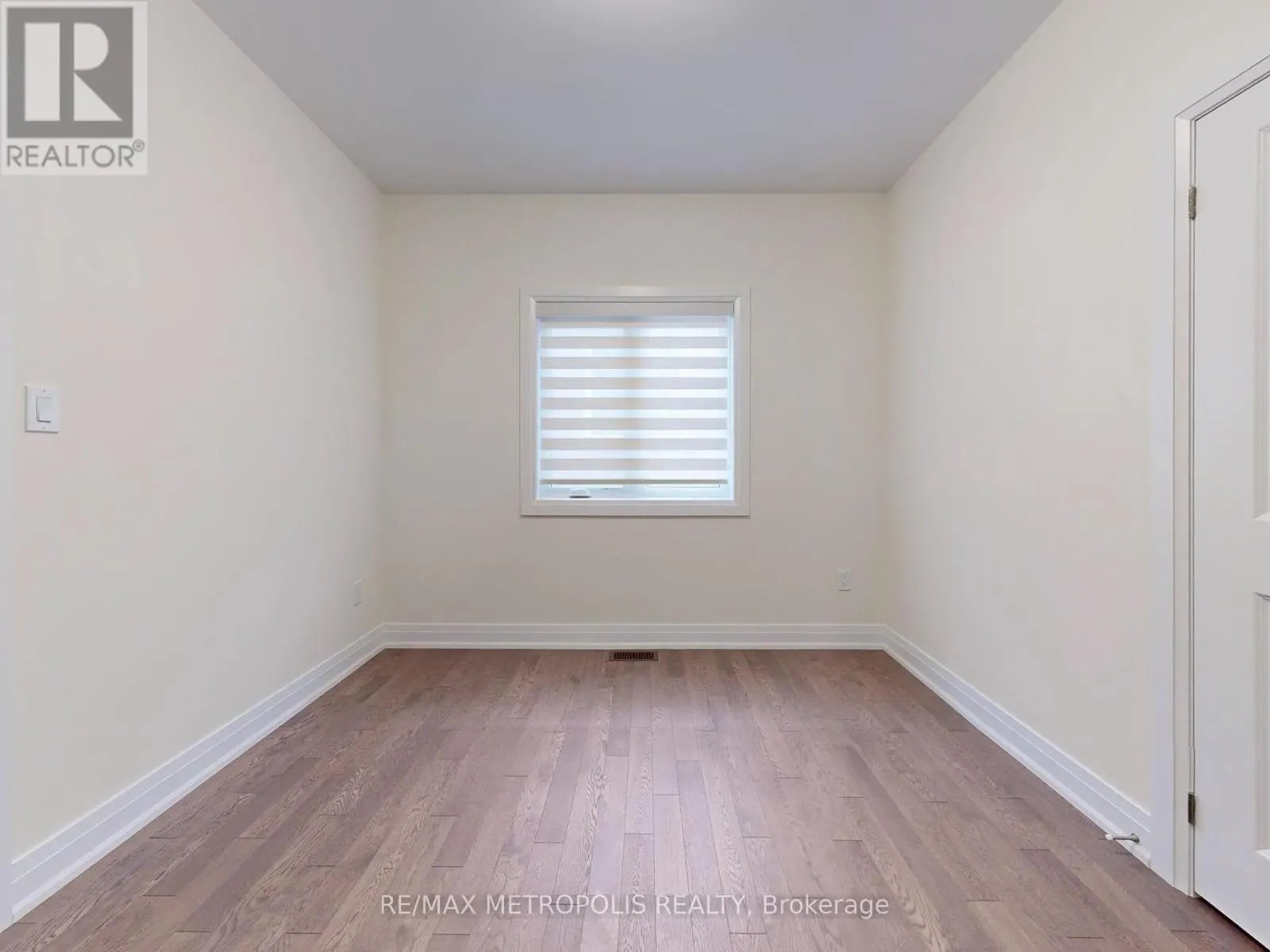 21 LA REINE AVENUE