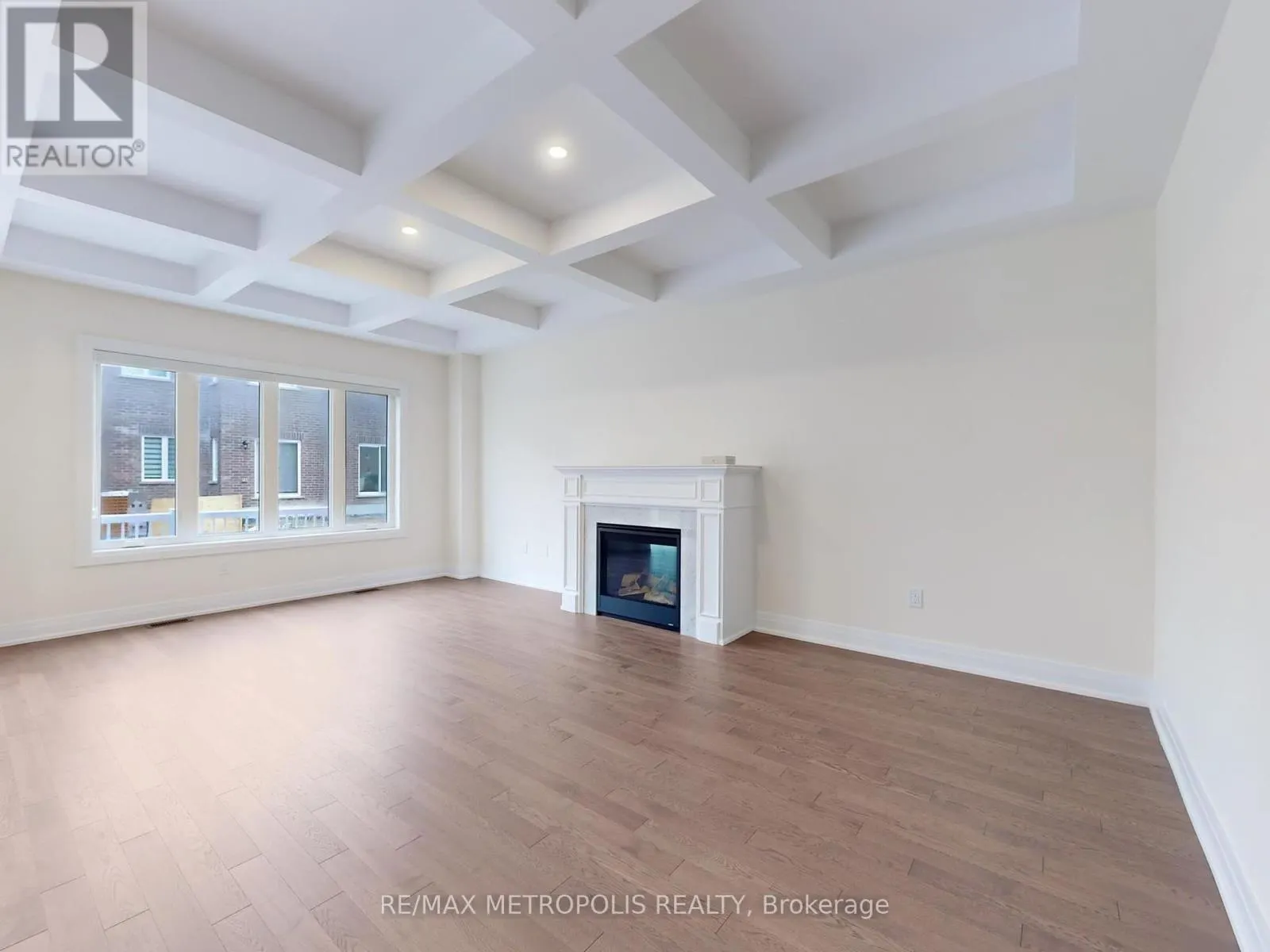 21 LA REINE AVENUE