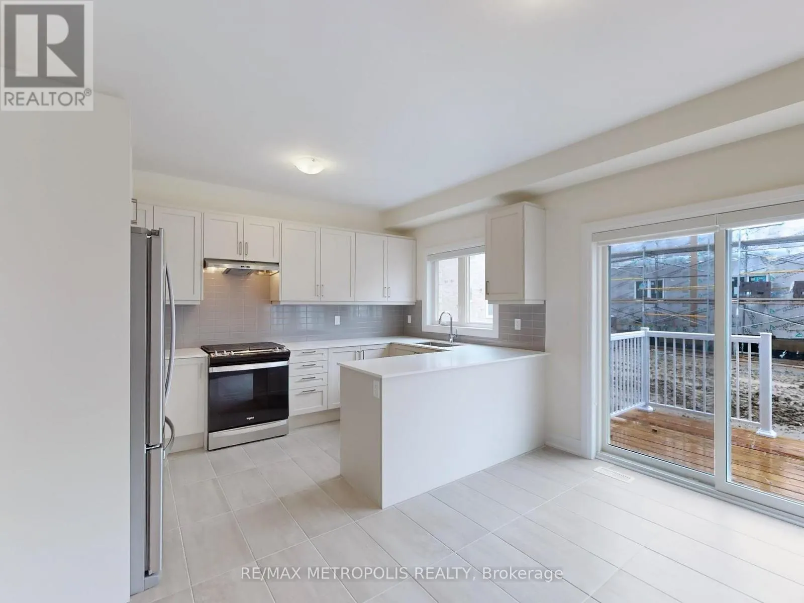 21 LA REINE AVENUE
