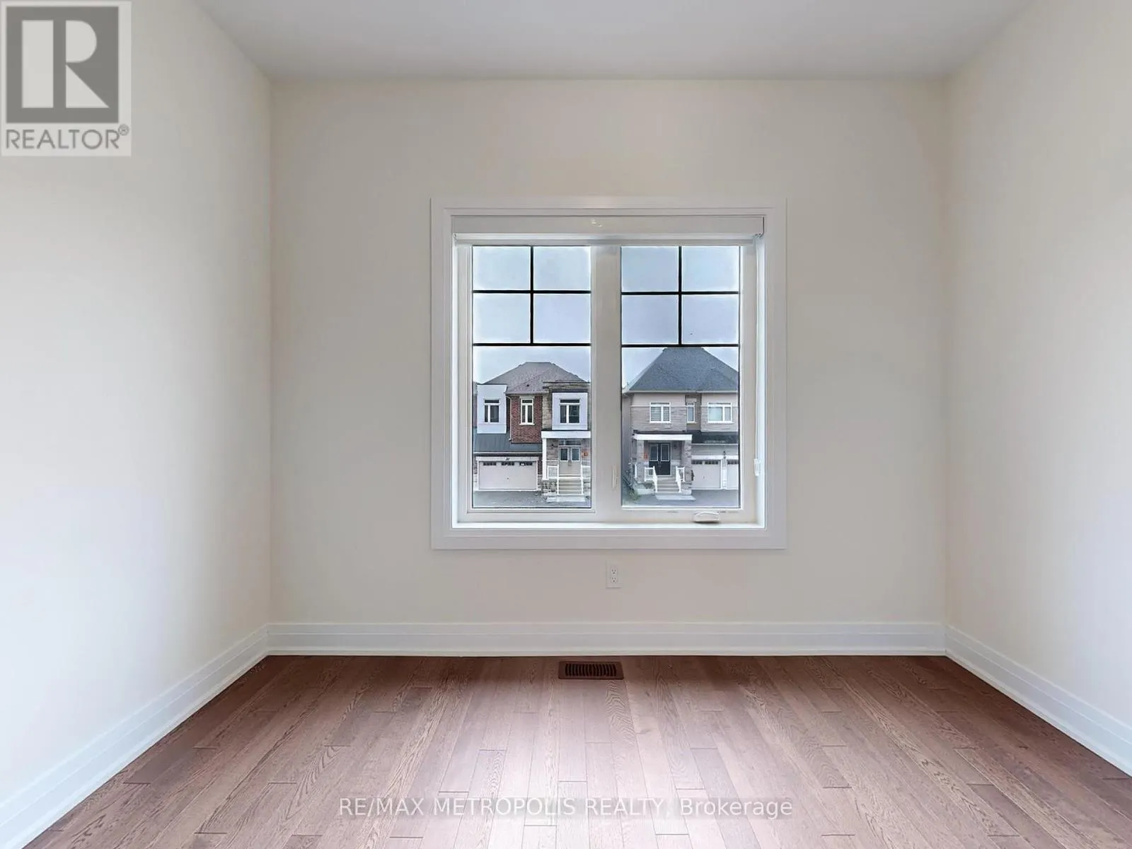 21 LA REINE AVENUE