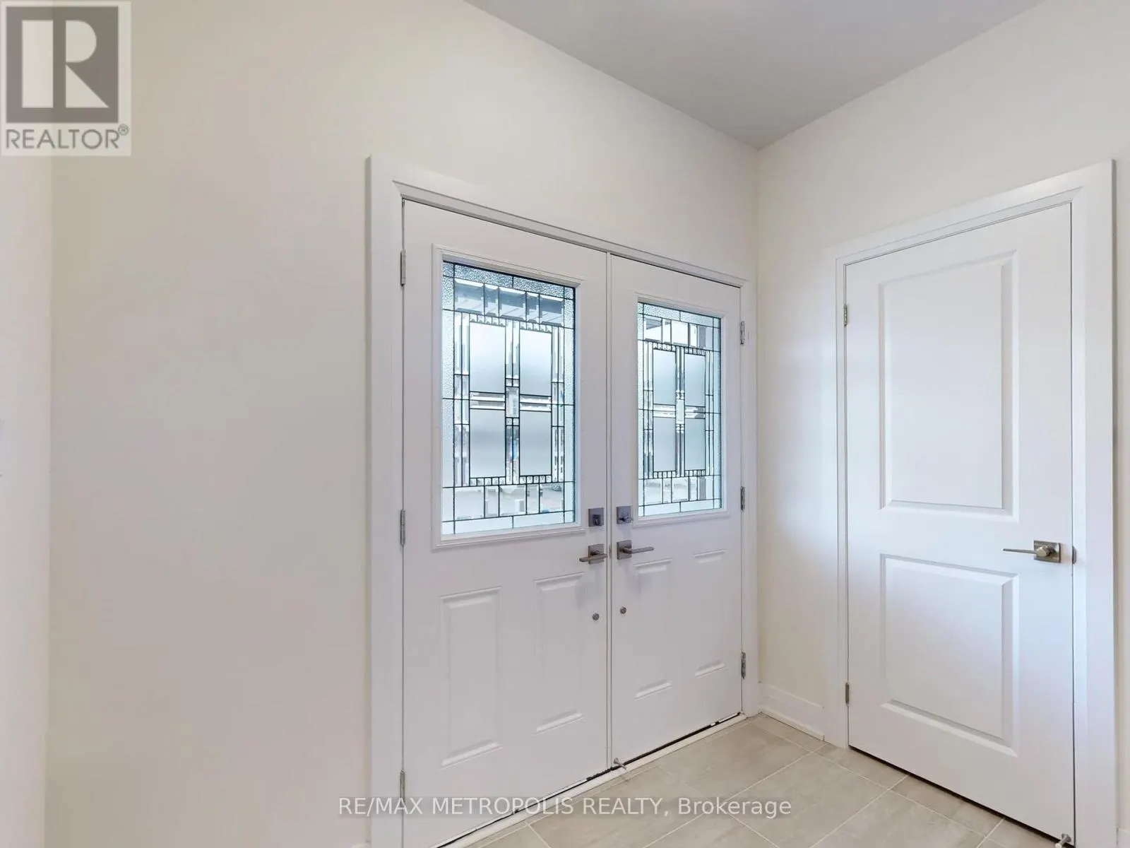 21 LA REINE AVENUE