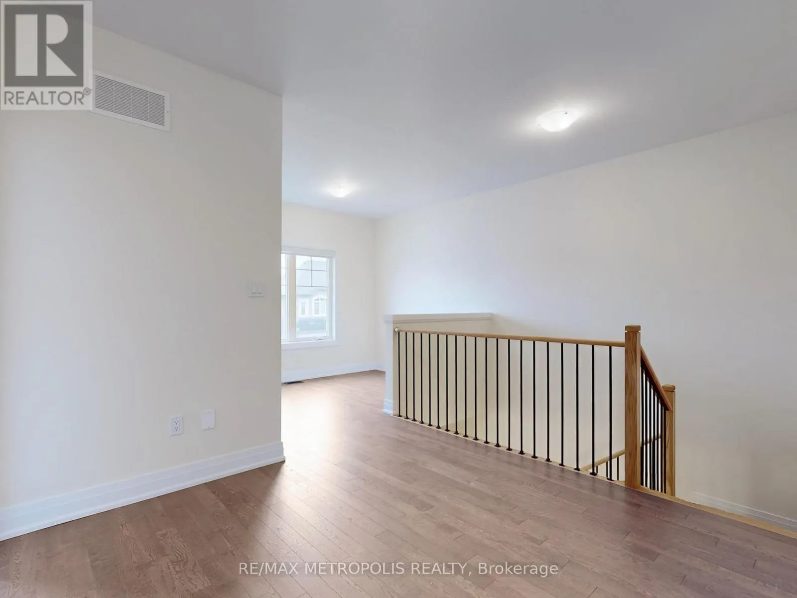 21 LA REINE AVENUE