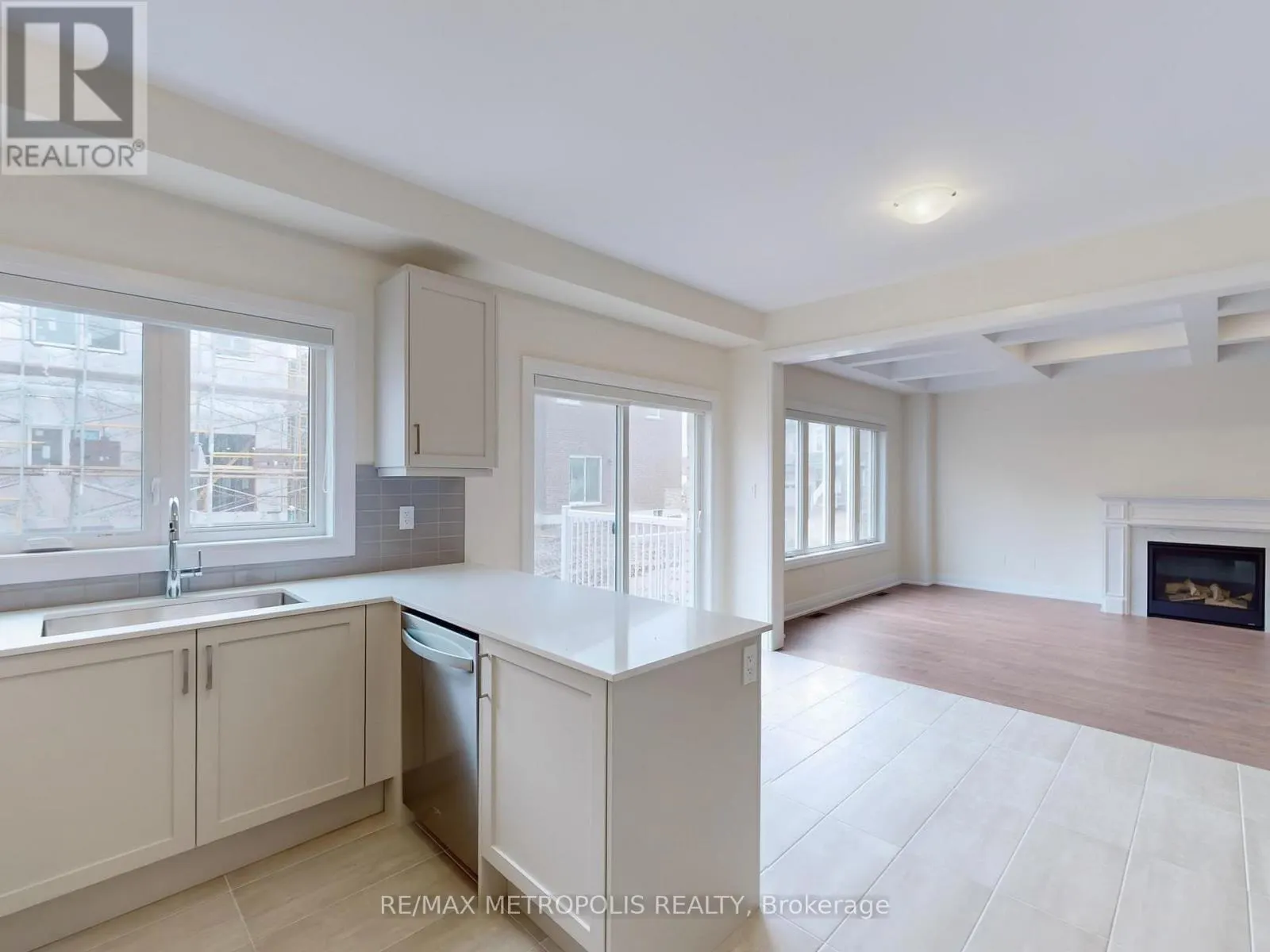 21 LA REINE AVENUE