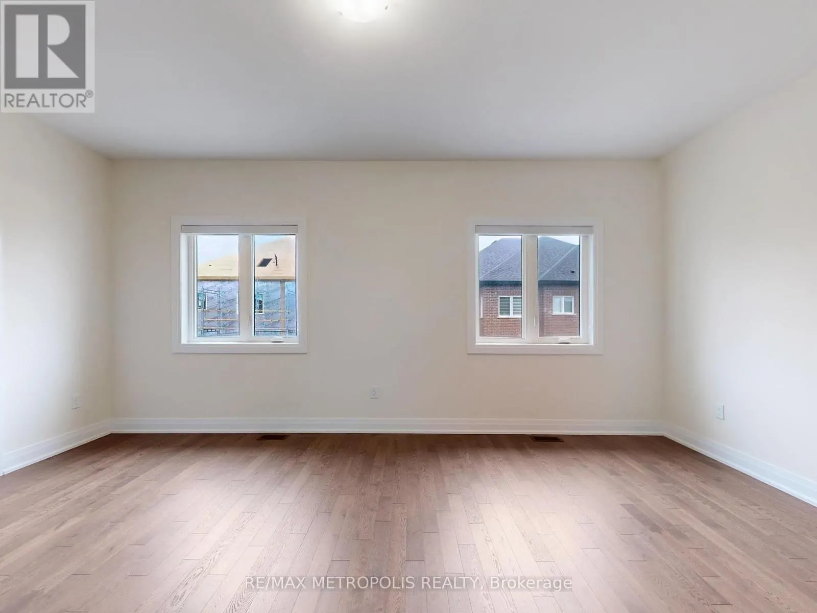 21 LA REINE AVENUE