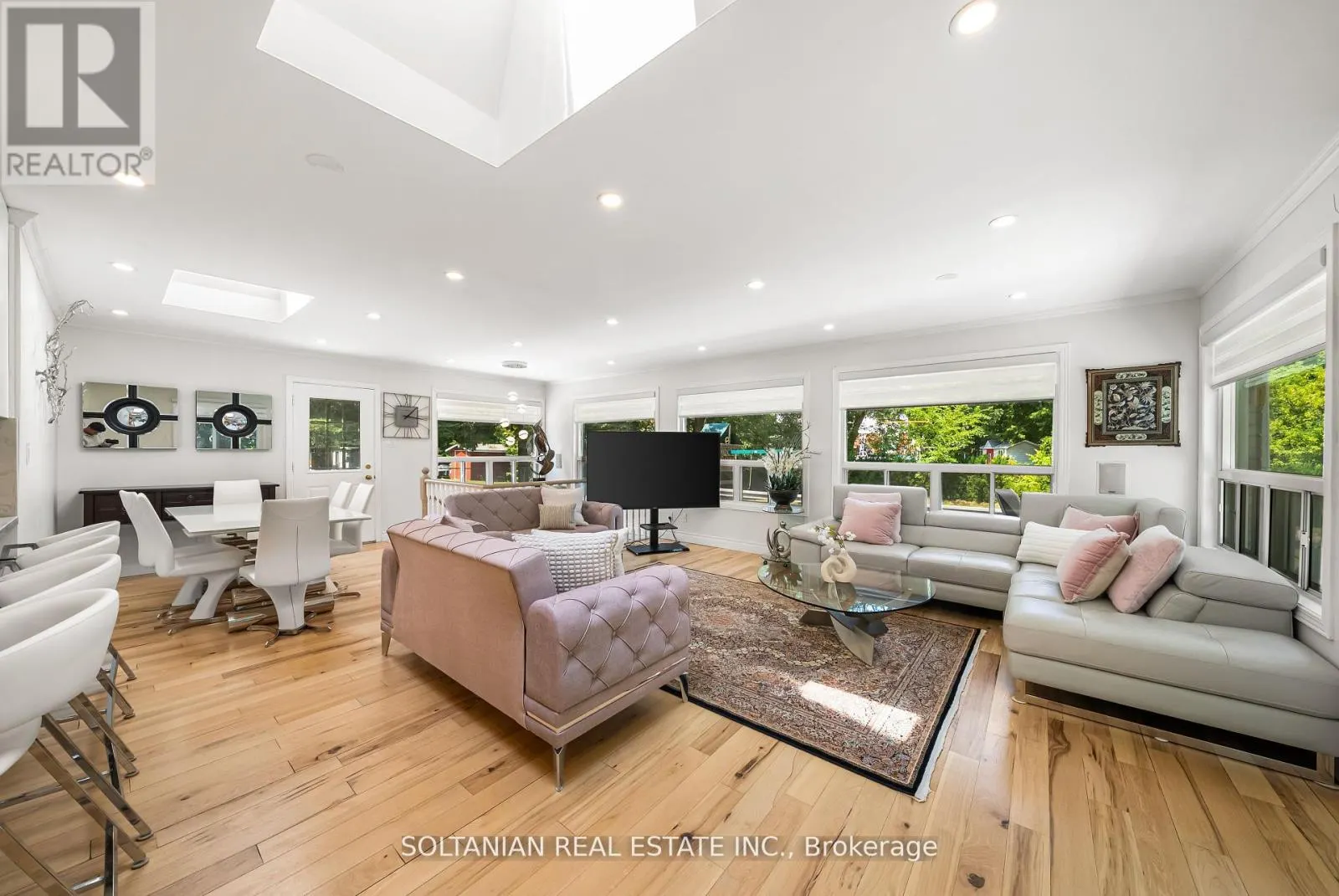66 LAKELAND CRESCENT