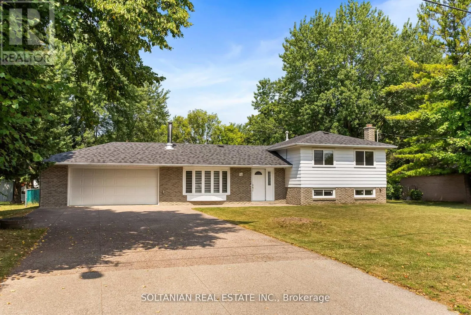 66 LAKELAND CRESCENT