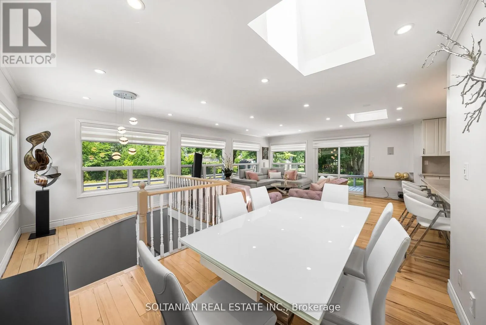 66 LAKELAND CRESCENT