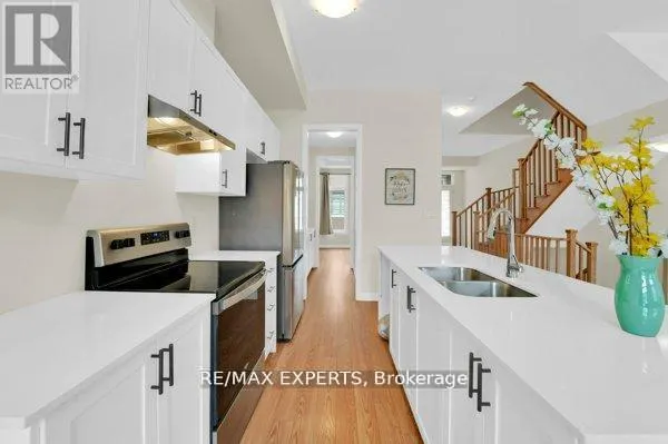 87 DE LA ROCHE DRIVE N