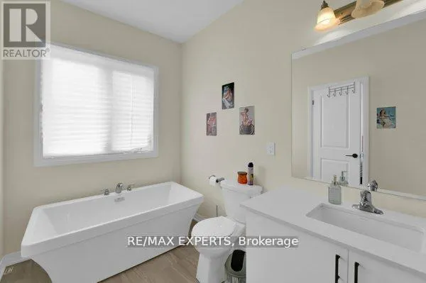 87 DE LA ROCHE DRIVE N