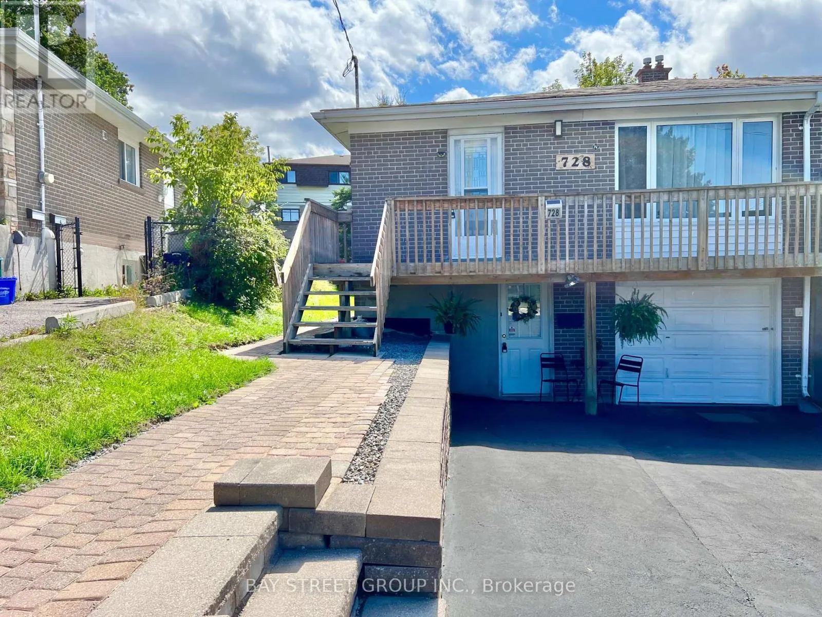 728 SUNNYPOINT DRIVE