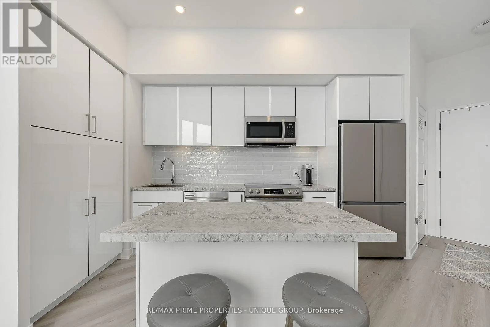 427 - 415 SEA RAY AVENUE