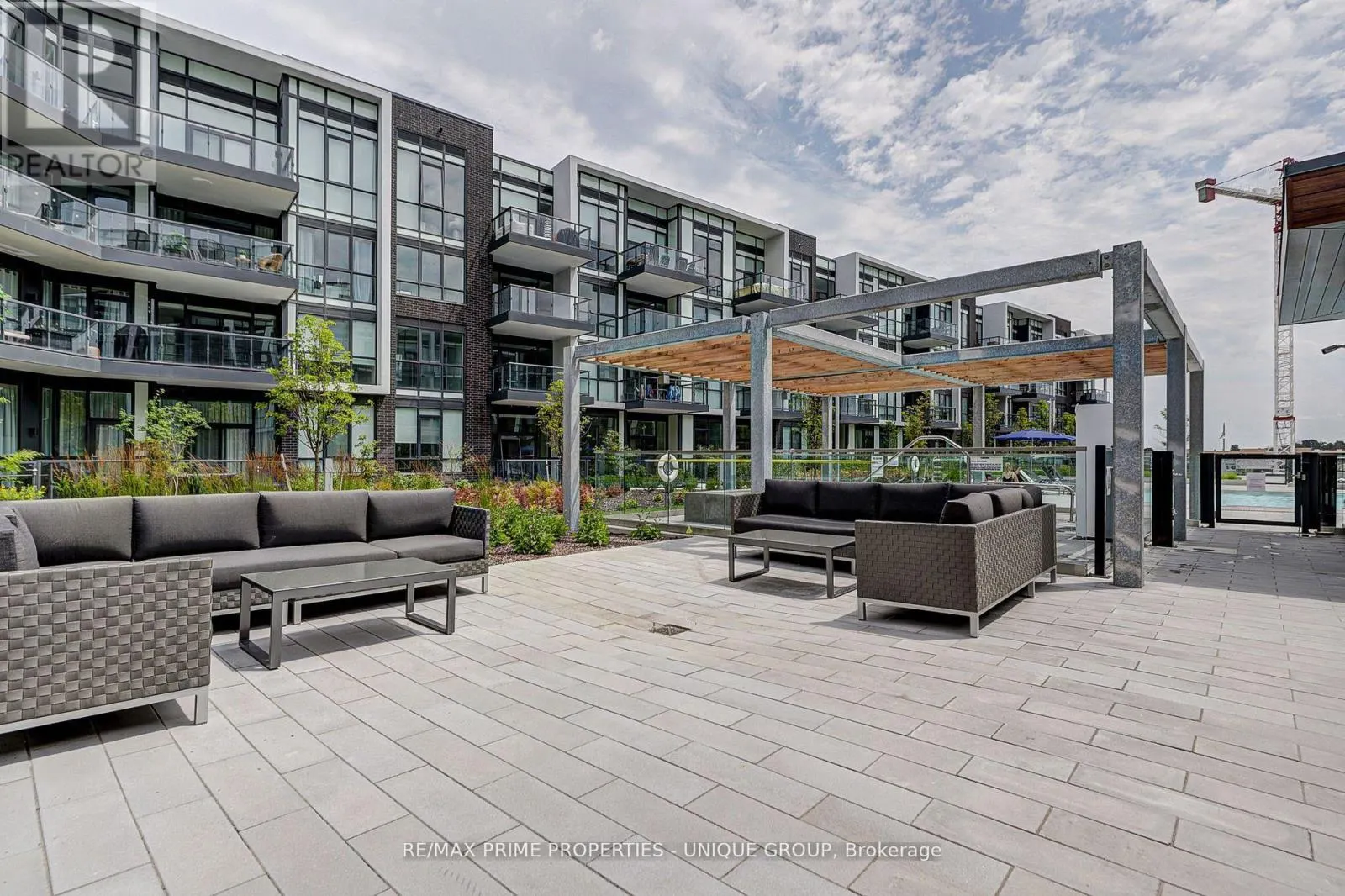 427 - 415 SEA RAY AVENUE