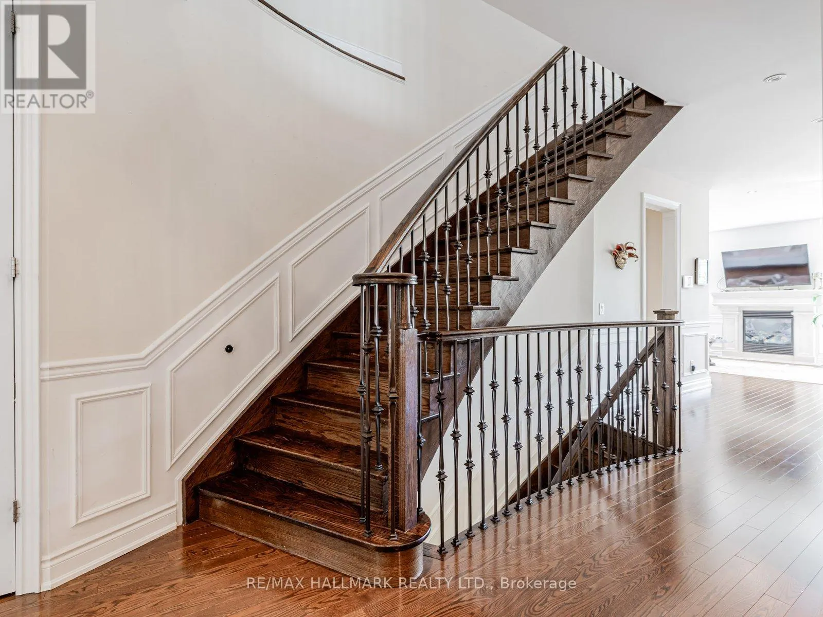 33 LAREDO DRIVE