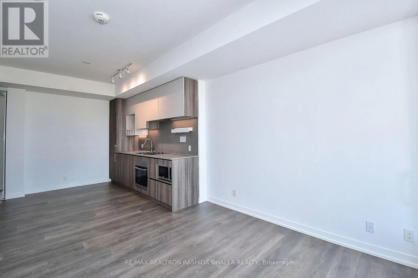 4011 - 898 PORTAGE PARKWAY